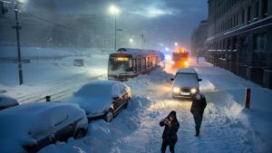 Wintersturm bringt 104 cm Schnee: Warum Experten vor totalem Verkehrskollaps warnen