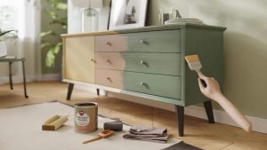 Diese 3 Kreidefarbe-Tricks verwandeln Ihre alten Möbel in Designer-Stücke für unter 30 Euro